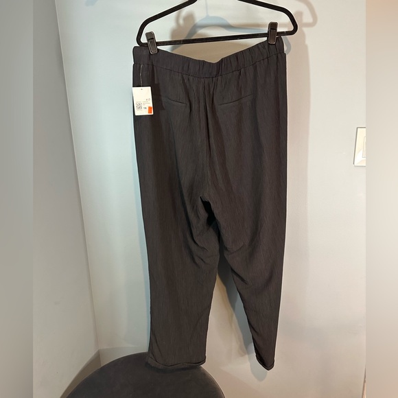 Forever 21 Plus Size Textured Tie-Waist Pants in Black - Picture 6 of 11